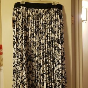 Lularoe Black and White Floral Jill Skirt Size XL NWT